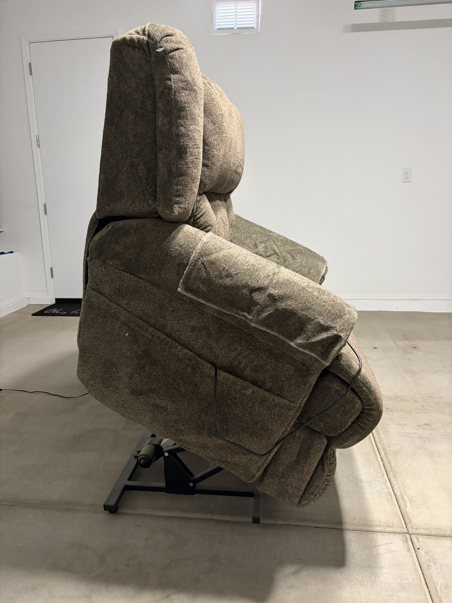 Power Lift Recliner 