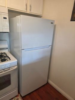 Vissani 18 cu. ft top freezer refrigerator, white
