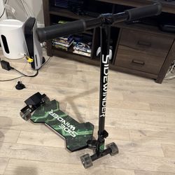 MELO SIDE WINDER LIGHT UP QUAD SCOOTER - GREEN