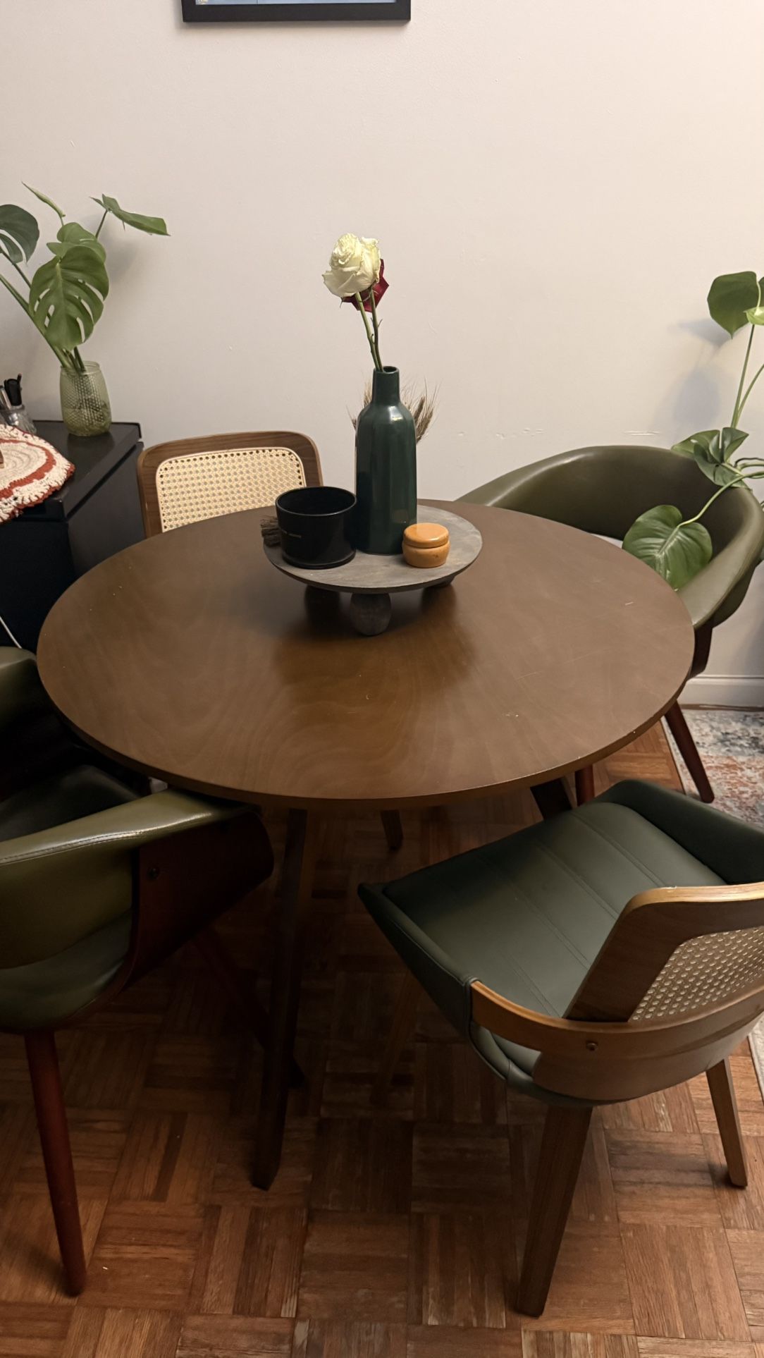 Round wooden Dining Table
