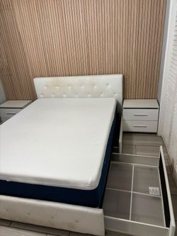 Queen bed with mattress memory foam