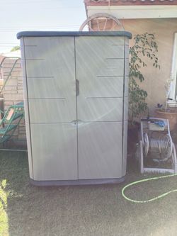 Storage rubermmaid dim 52”x30”x75