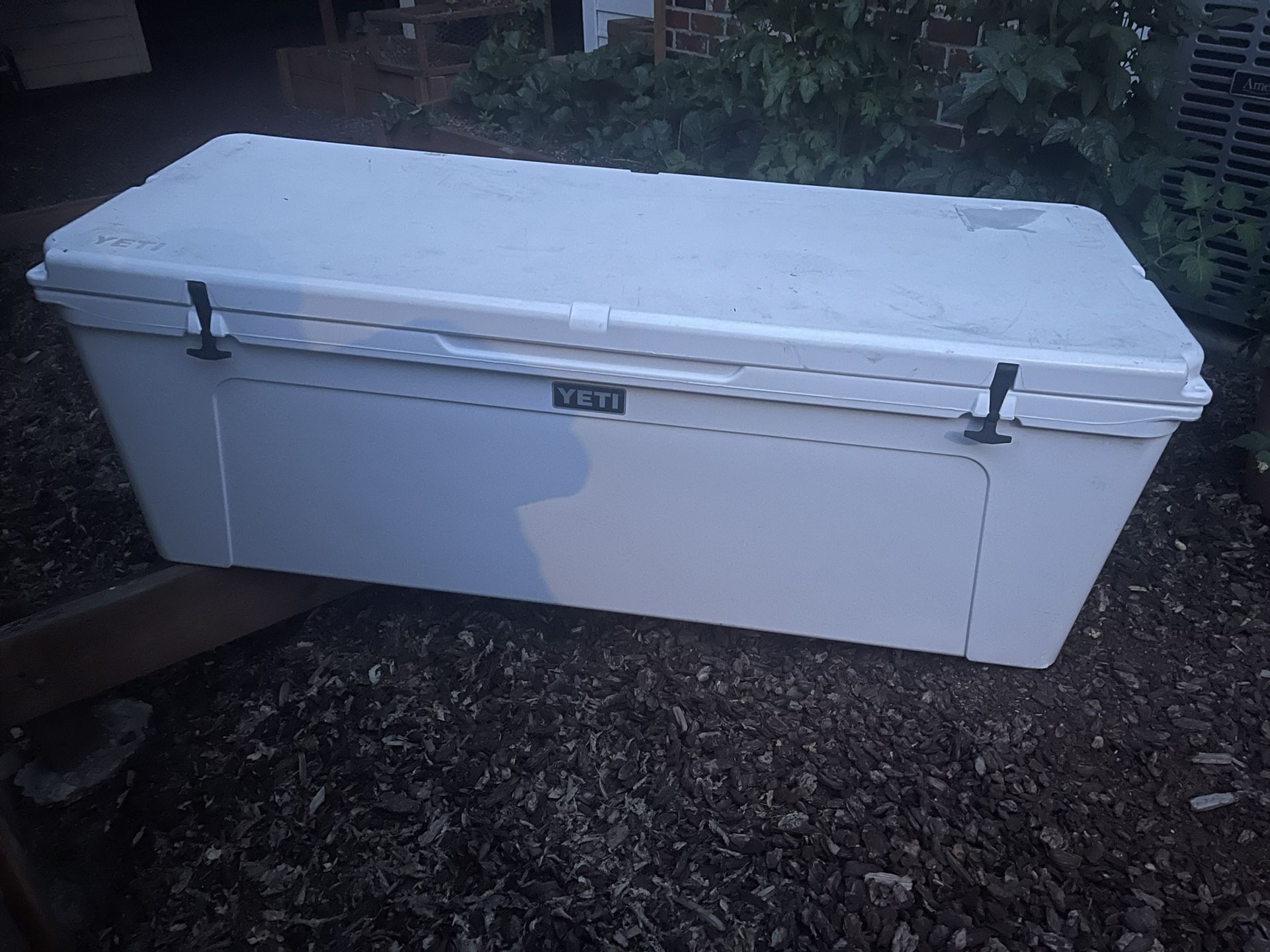Yeti 350 Hard Cooler