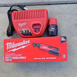 Milwaukee 12v Ratchet Wrench 3/8 Set Includes Battery And Charger 