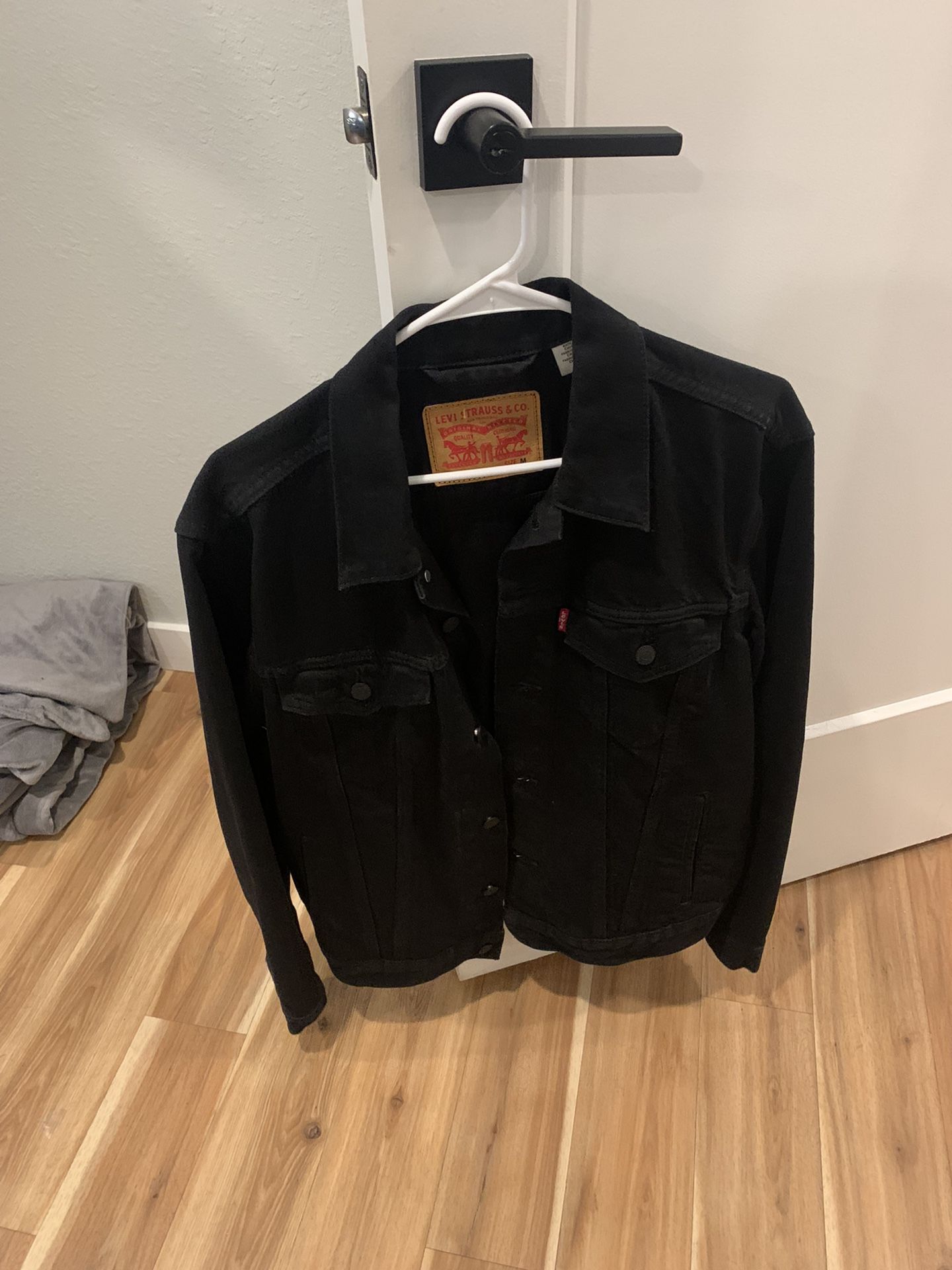 Levi’s Black Denim Jacket (sized Medium)