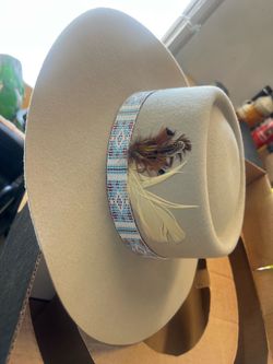 New. Unused Shayanne custom women’s cowboy hat. Suede. Excellent cond.