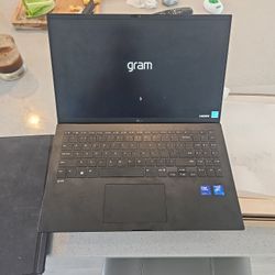 LG Gram 15-in Lightweight Laptop Core Ultra 7