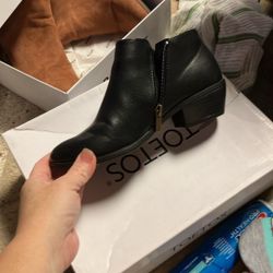 Toetos Women’s Ankle Booties