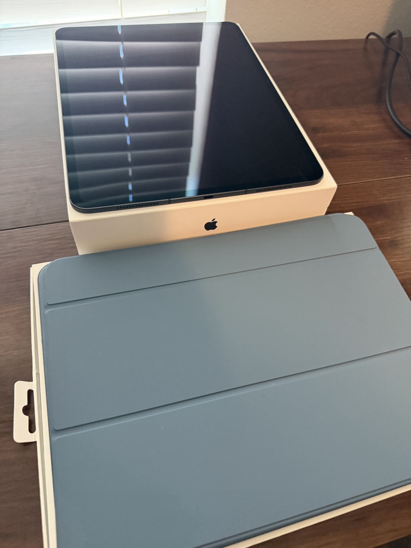 iPad Pro 13-inch (M4) Wi-Fi + Cellular Unlocked - 256 GB