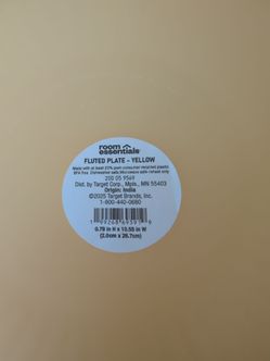 19 Plastic Yellow Plates