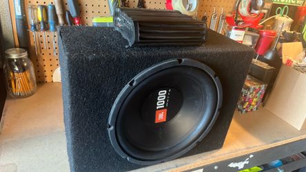 (Make an offer) 12 inch JBL 1000watt subwoofer and box w/ kicker cx 300.1 amp