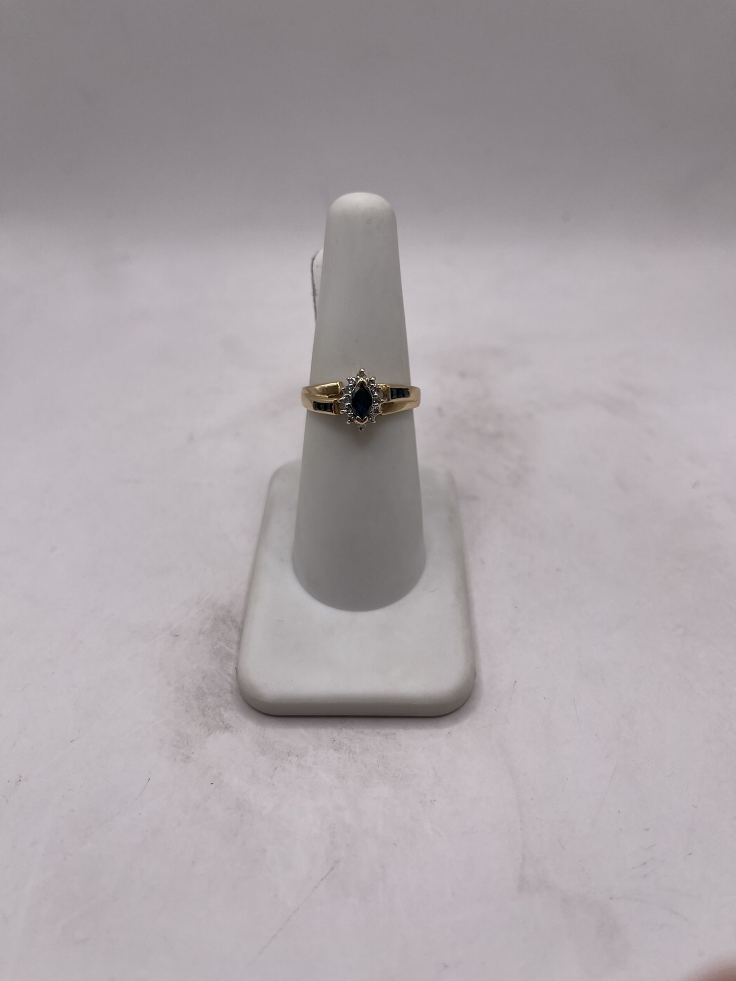 14kt Gold Engagement Style Ring w/ Sapphire And Dia Chips