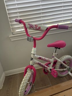 Huffy Kids Girls Pink and White Bicycle
