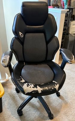 2 Gamers Chairs  Free with tears