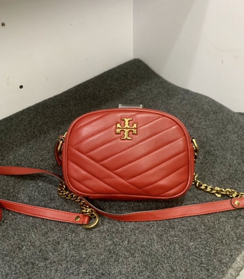 Pre Owned Tory Burch Kira Chevron red Age Camera Small Bag