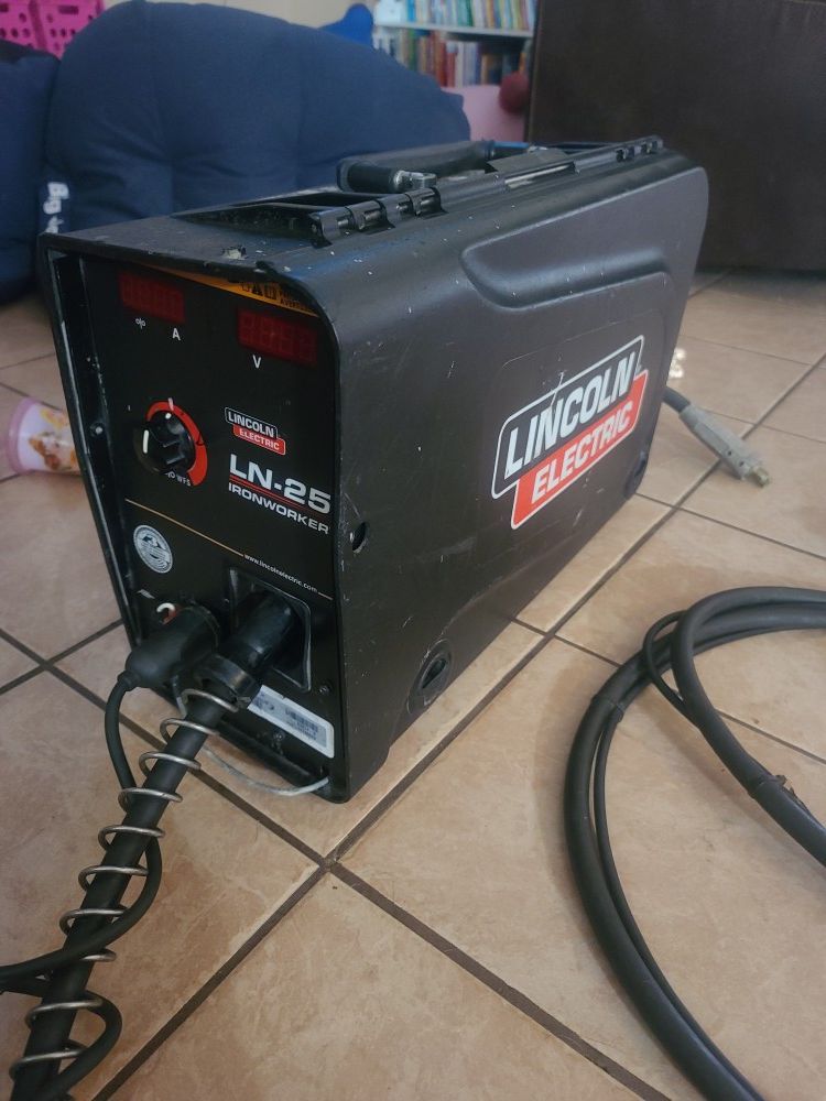 Lincoln LN25 Ironworker suitcase welder with k126 fluxcore gun for Sale in Riverside, CA OfferUp