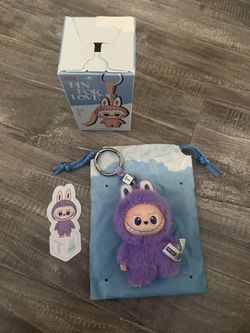 Labubu Pin For love -letter T