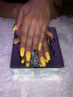 #yellow short coffins nails