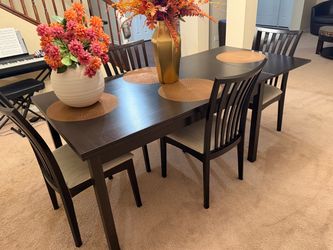 Dining room table &chairs