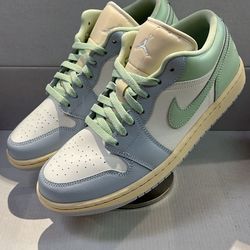 NIKE AIR JORDAN 1 LOW “SAIL AURA”