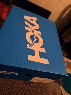 Hoka tennis shoes size 6