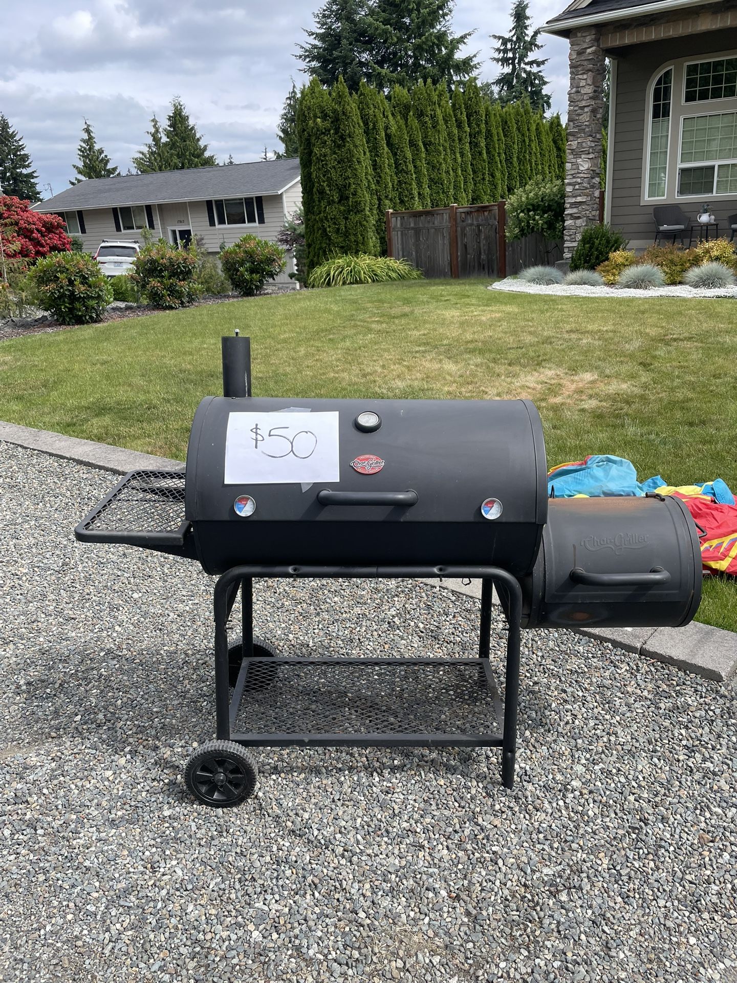 CharGriller Smoker