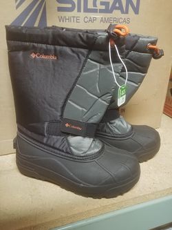 Kid's size 3 Columbia Snow Boots NWT!