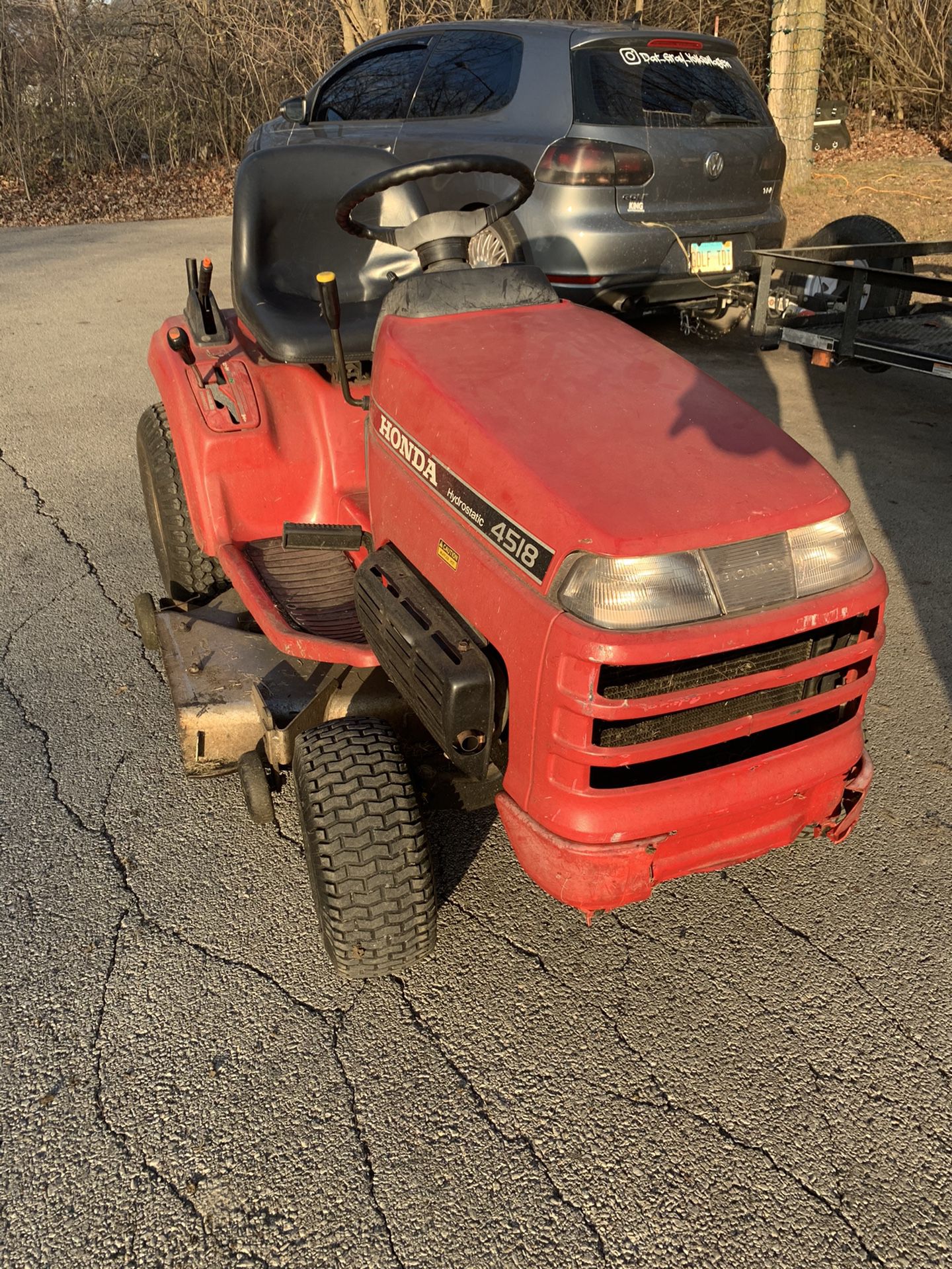 Honda 4518 hydrostatic riding mower tractor. Runs, cuts, drives. It’s a hydro, so just move the lever to go and stop, no gears, and you don’t even nee