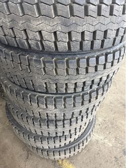 SEMI TRUCK RECAP TIRES  275-80-22.5