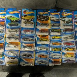 Hot Wheels Lot Of 44 Mustang And Shelby Mustang 