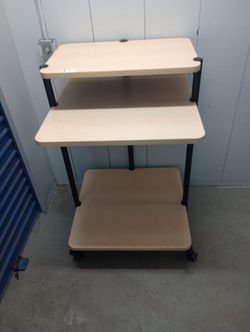 Stand desk in good conditions