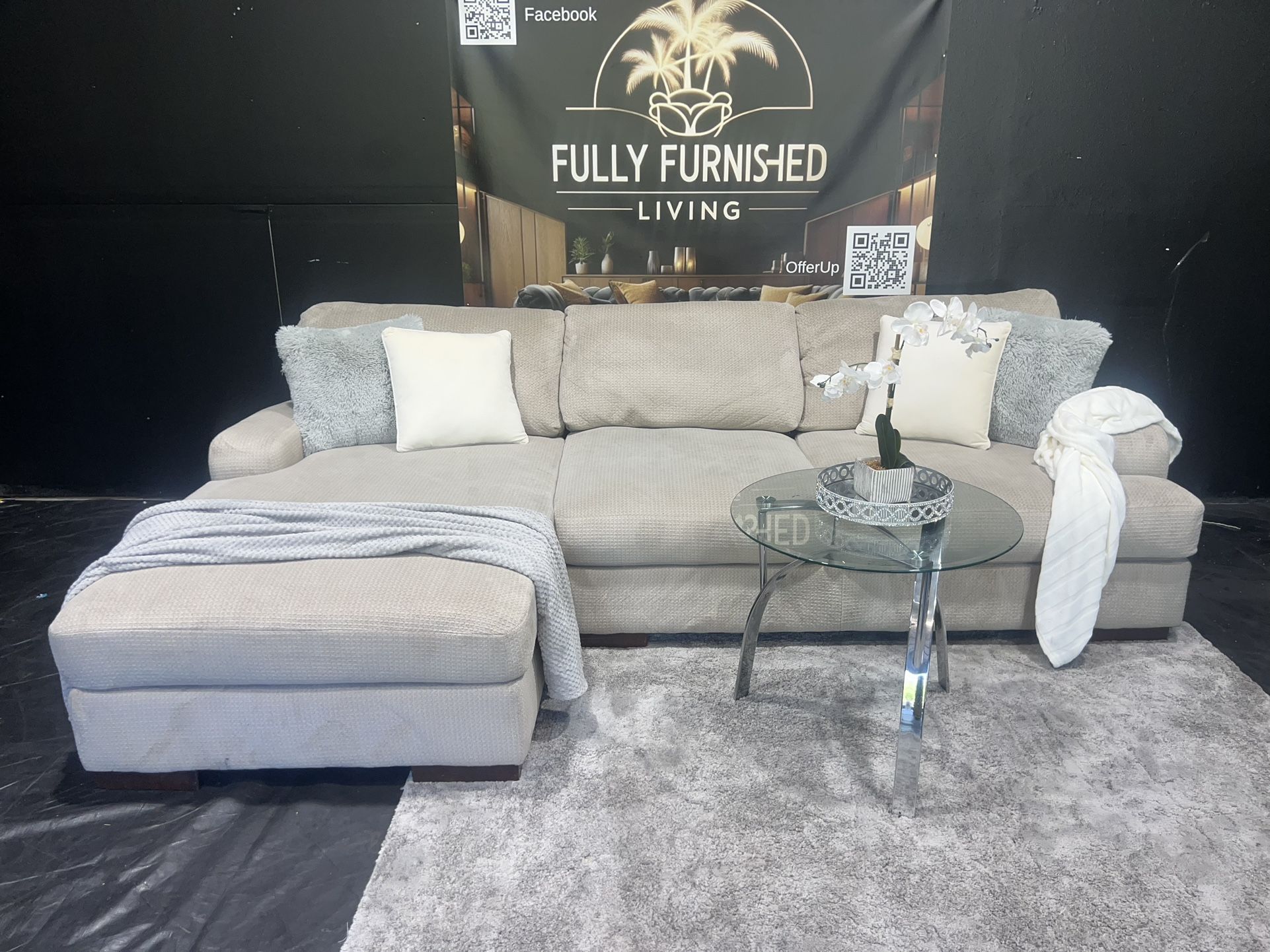 Sectional/couch/sofa,Beige,110x70, Delivery available
