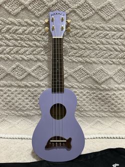 Makala Dolphin Soprano Ukulele in Purple - Great Condition w/ Gig Bag