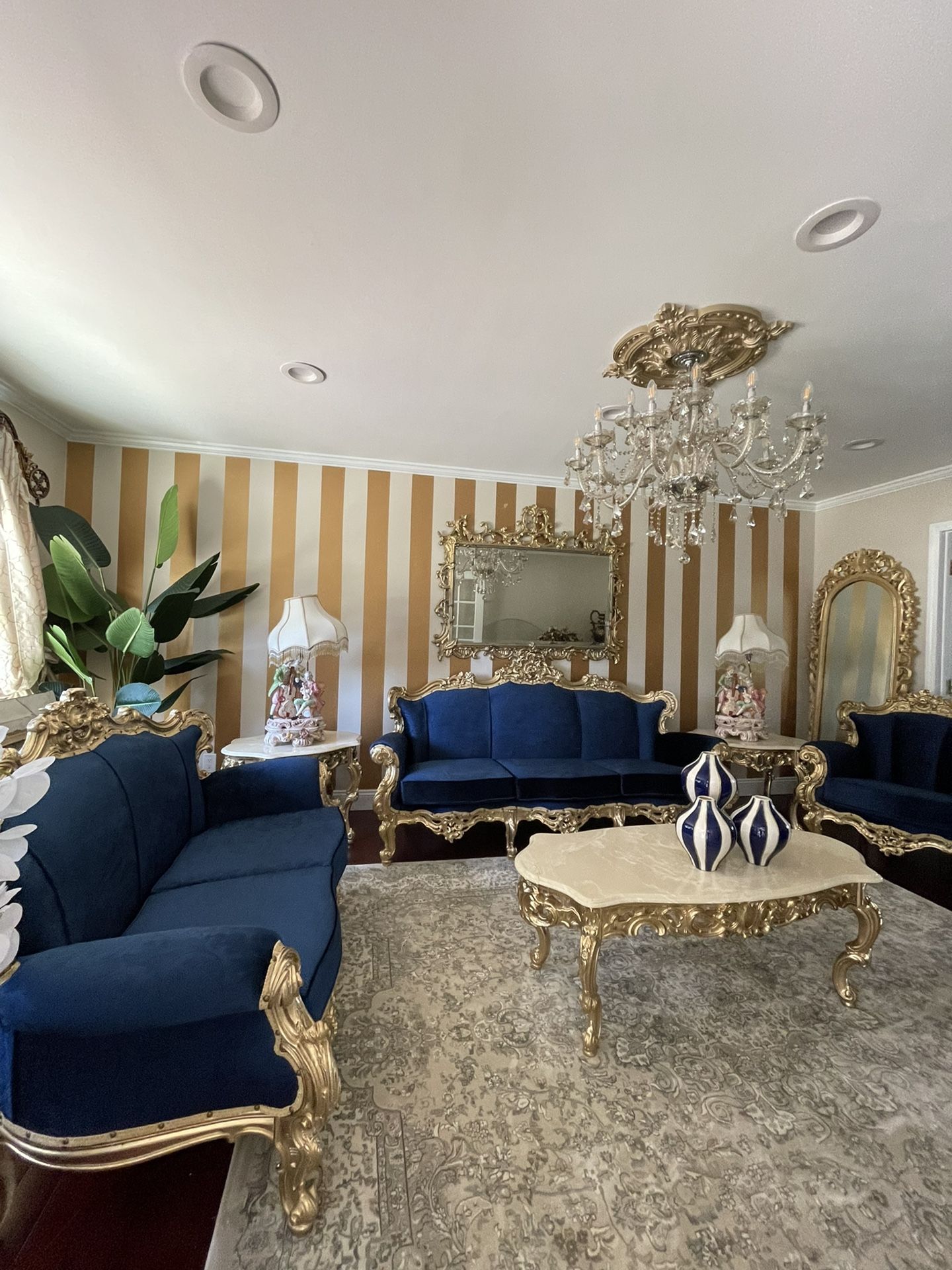 Very Nice Victoria living room set Include 10 pieces custom made