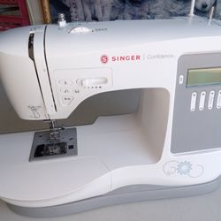 Sewing Machines In Excellent Condition Ready To Sew $80 Each Each