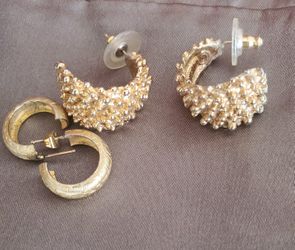 2 Pr Goldtone Hoops