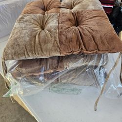 4 chair cushions 16"×16" $30