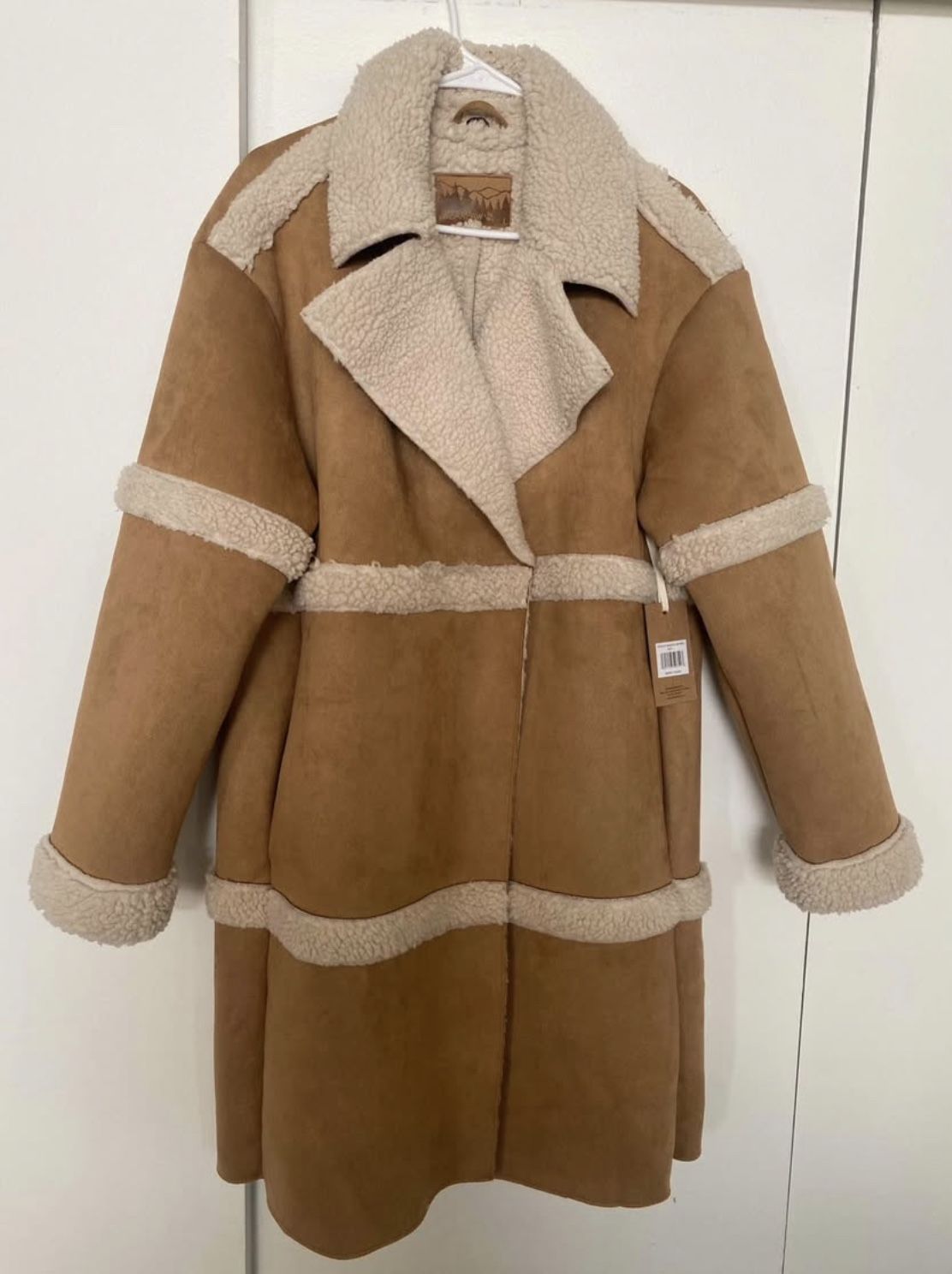 brand new Bearpaw Women’s Sherpa Coat- Size L