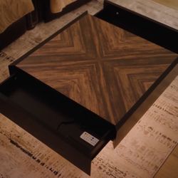 Modern  Coffee Table with Storage – Excellent Condition
