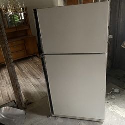 Refrigerator 