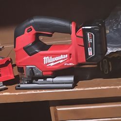 Milwaukee jigsaw with battery❤️🔥♥️