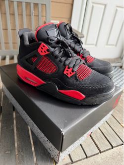 Jordan 4 “red thunder” size 7y/ Womens 8.5