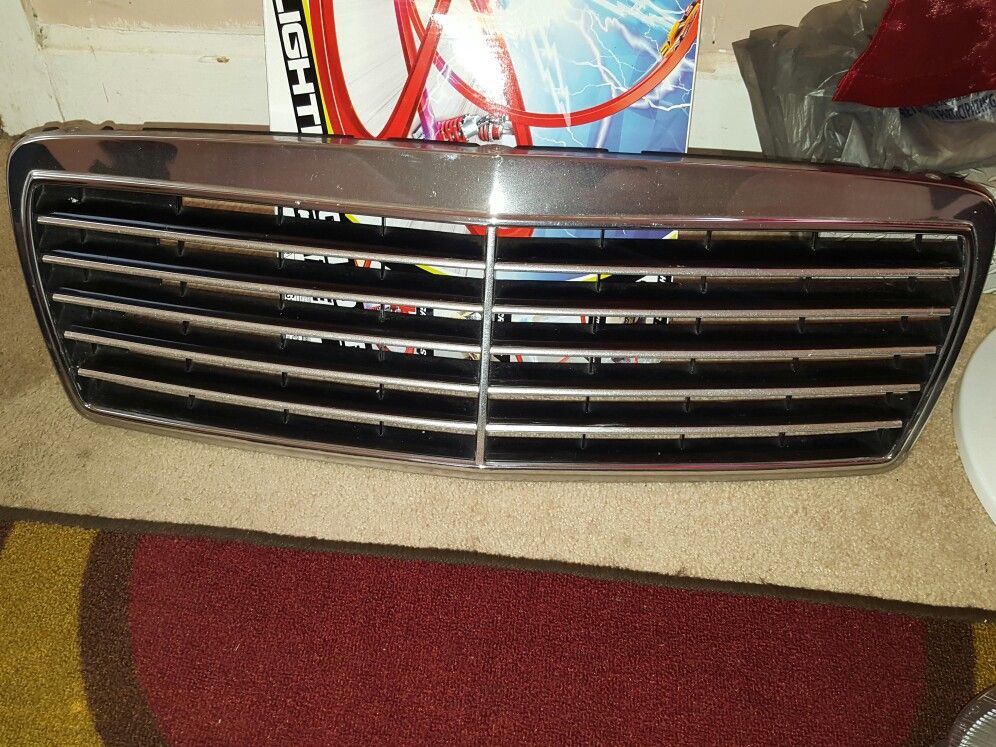 Mercedes-Benz front hood Grille