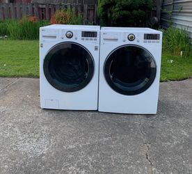 LG WASHER AND DRYER SET. 