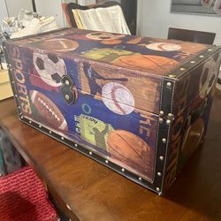 CHEST BOX 23” with “SPORTS” with top Lid has Snap on/off lock Very clean
