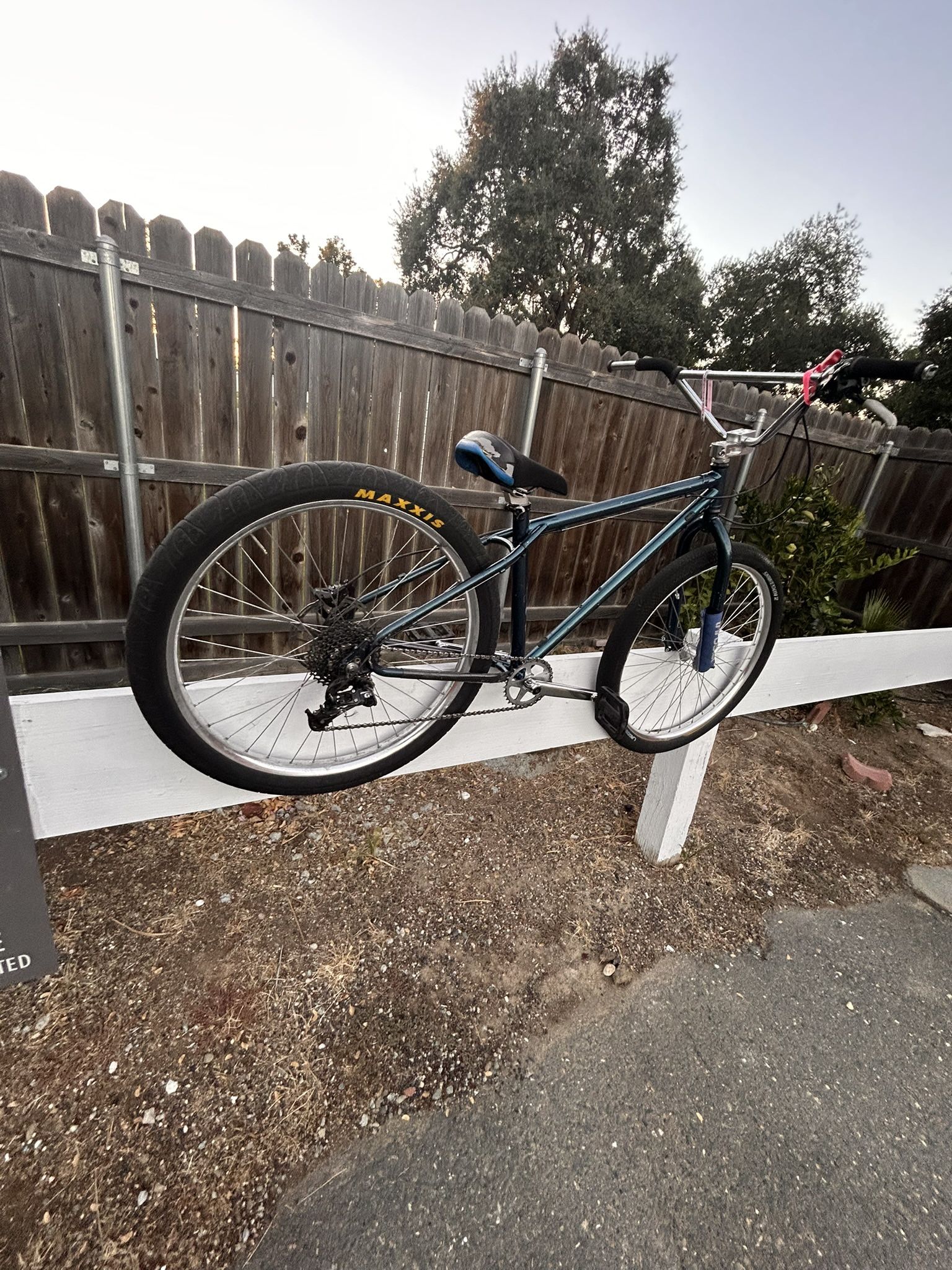 Om Duro 27.5 Se Bike 