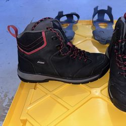11.5 Like New. Boots 🥾 Leather Waterproof