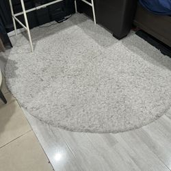 Round Shaggy Area Rug – Light Gray