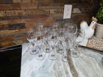 Set of Clear Glass Wine Glasses