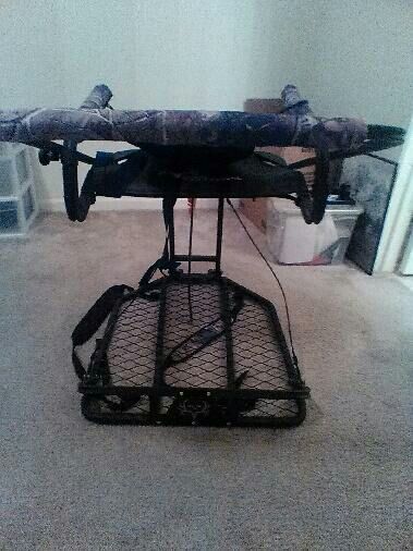 Lock On Tree Stand (Bone Collector)